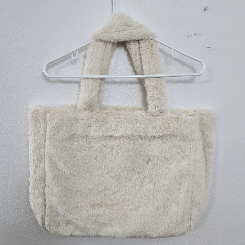 NWT Victoria Secret Beige Soft Zip Shoulder Tote - Picture 3 of 7